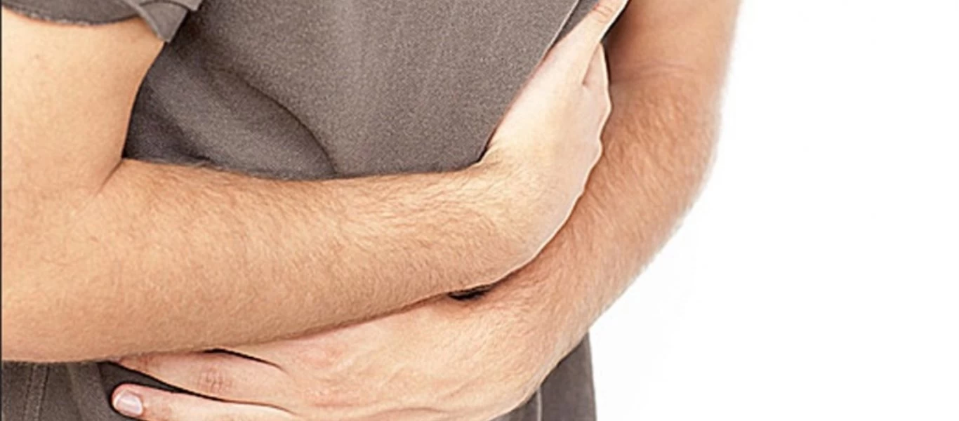 Πόνος στην κοιλιά όταν την πιέζετε με το χέρι: Tι σημαίνει το κάθε σημείο;